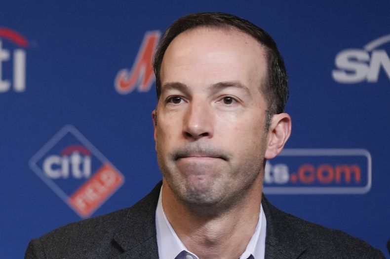 ARCHIVO - El entonces gerente de los Mets de Nueva York Billy Eppler durante una rueda de prensa en el estadio Citi Field, el martes 20 de diciembre de 2022. (AP Foto/Seth Wenig)