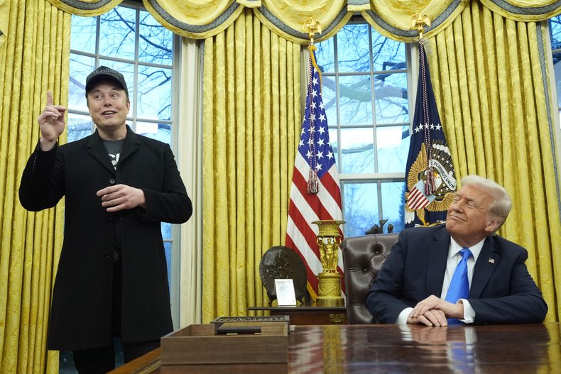 El presidente Donald Trump y Elon Musk en el Despacho Oval de la Casa Blanca, el martes 11 de febrero de 2025, en Washington. (Foto/Alex Brandon)