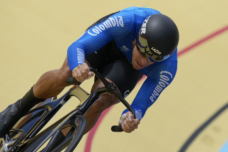 El colombiano Cristian Ortega compite en la prueba de velocidad de los Juegos Centroamericanos y del Caribe, el jueves 29 de junio de 2023, en San Salvador (AP Foto/Arnulfo Franco)