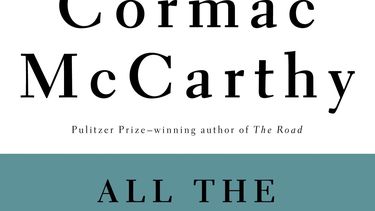 Esta fotografía de cubierta difundida por la editorial Knopf muestra el libro All the Pretty Horses de Cormac McCarthy. (Knopf vía AP)