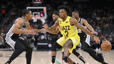 Spurs resisten a remontada del Jazz al cierre