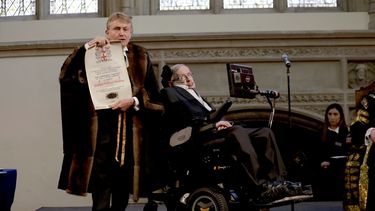 Falta de pruebas privó a Hawking del premio Nobel