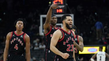 VanVleet y Raptors posponen récord de Popovich