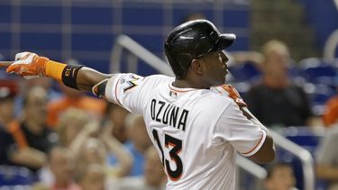 Reynolds pega 2 jonrones y Rockies vencen a Marlins