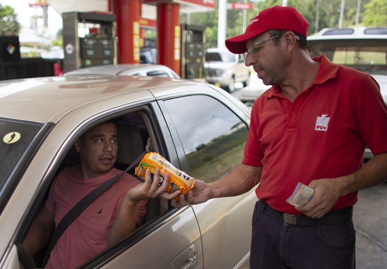 REP-GEN_VENEZUELA-GASOLINERAS-TRUEQUE-0.jpg
