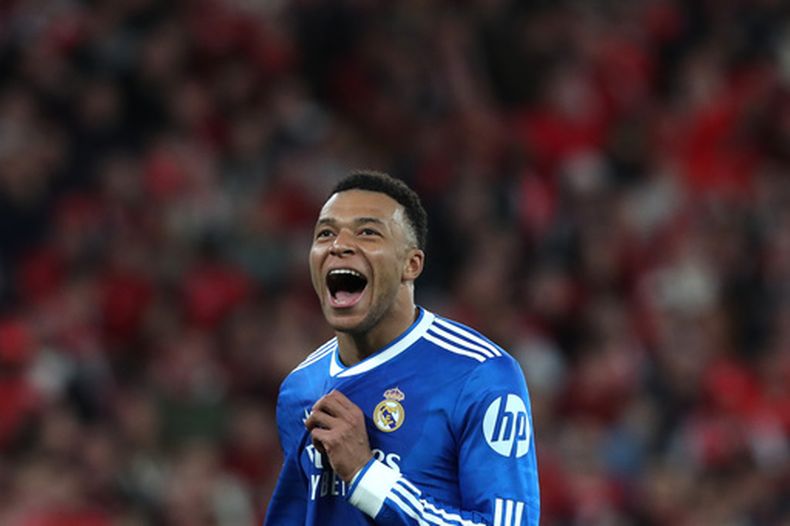 Kylian Mbappé del Real Madrid durante el partido contra Benfica en los repechajes de la Liga de Campeones, el martes 17 de febrero de 2026, en Lisboa. (AP Foto/Pedro Rocha)