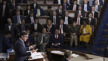 El presidente de la Cámara de Representantes, Mike Johnson, se dirige a los miembros del Congreso en el Capitolio, el 25 de octubre de 2023, en Washington. (AP Foto/J. Scott Applewhite, Archivo)