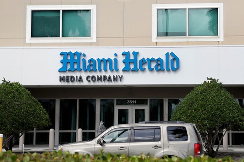 ARCHIVO – El edificio de oficinas del diario Miami Herald, el 13 de febrero de 2020, en Doral, Florida. (AP Foto/Wilfredo Lee, Archivo)