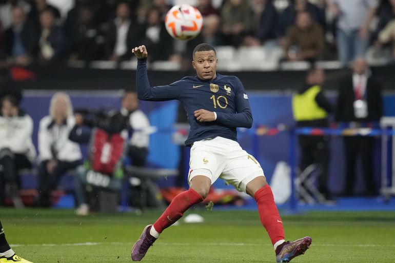 Mbappé brilla con Francia; Croacia, Holanda y Bélgica ganan