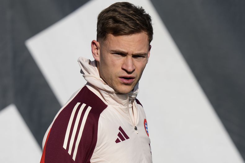 Joshua Kimmich se presenta a un entrenamiento del Bayern Múnich, el lunes 17 de febrero de 2025. (AP Foto/Matthias Schrader)