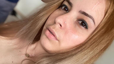 sobreviviente de accidente aereo bajo fuego en las redes sociales