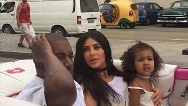 [fotos] kim kardashian y kanye west de paseo familiar por la habana