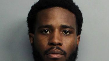 hombre mata a turista en restaurante en miami beach