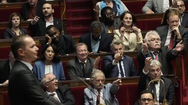 parlamento de francia debate reforma a las pensiones