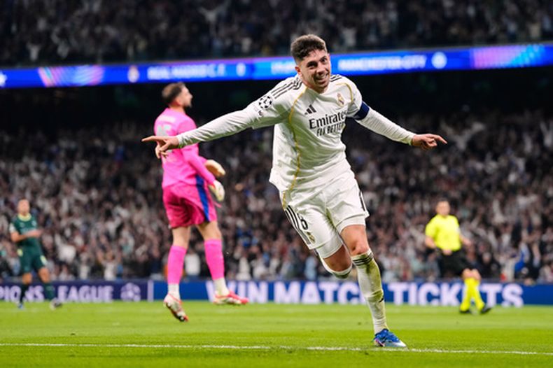 El uruguayo Federico Valverde, del Real Madrid, festeja tras anotar en el partido de ida de los octavos de final de la Champions League ante el Manchester City, el miércoles 11 de marzo de 2026 (AP Foto/Jose Breton)