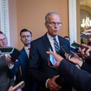 El líder de la mayoría en el Senado de Estados Unidos, el republicano John Thune, habla con reporteros acerca del cierre del gobierno, en el Capitolio, en Washington, el 7 de noviembre de 2025. (AP Foto/J. Scott Applewhite) El líder de la mayoría en el Senado de Estados Unidos, el republicano John Thune, habla con reporteros acerca del cierre del gobierno, en el Capitolio, en Washington, el 7 de noviembre de 2025. (AP Foto/J. Scott Applewhite)