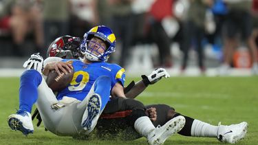 Rams colocan a Stafford en protocolo de conmoción