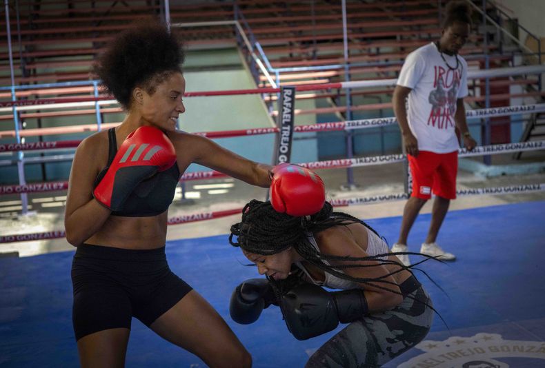 DEP-BOX CUBA-MUJERES