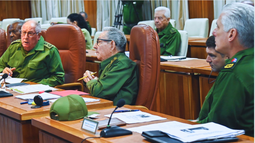 raul castro reaparece demacrado y reafirma su poder: sigue mandando en cuba a sus 94 anos