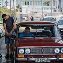 Cuba suspende venta de combustible en pesos: solo gasolina en dólares y con límite por cliente Cuba suspende venta de combustible en pesos: solo gasolina en dólares y con límite por cliente