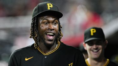 Reynolds conecta otro jonrón; Piratas vencen a Rojos