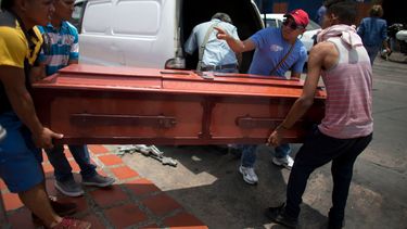 Duelo en familias tras incendio fatal en cárcel venezolana
