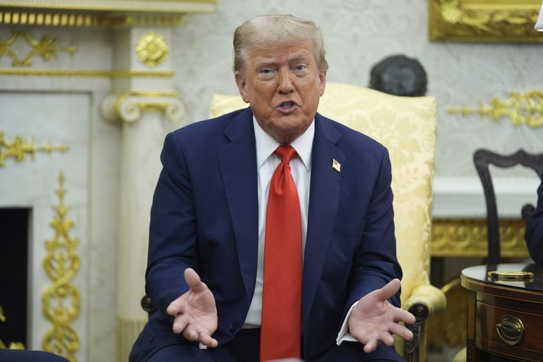 El presidente Donald Trump habla en una reunión con el presidente polaco Karol Nawrocki en la Oficina Oval de la Casa Blanca, el miércoles 3 de septiembre de 2025, en Washington. (AP Foto/Evan Vucci)