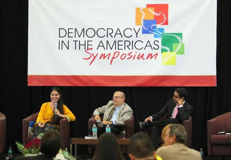 La caída de los precios del petróleo, la muerte del carismático Hugo Chávez y la feroz represión emprendida por el régimen de Nicolás Maduro han deteriorado la influencia que el chavismo llegó a tener en América Latina, dijo el ex presidente de Uruguay Lu