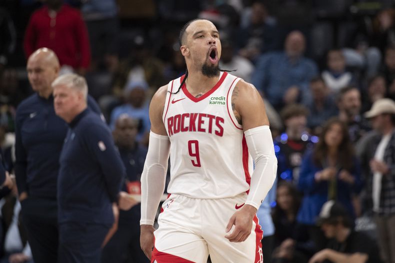 El escolta de los Rockets de Houston Dillon Brooks (9) celebra durante la segunda mitad del juego de NBA frente a los Grizzlies de Memphis, el viernes 15 de diciembre de 2023, en Memphis, Tennessee. (AP Foto/Nikki Boertman)