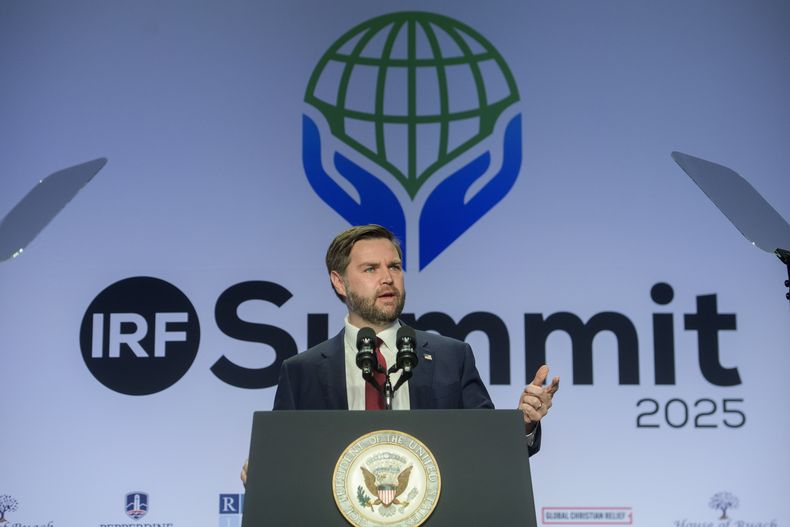 El vicepresidente JD Vance habla en la Cumbre Internacional de Libertad Religiosa en el hotel Hilton, el miércoles 5 de febrero de 2025, en Washington. (AP Foto/Rod Lamkey, Jr.)