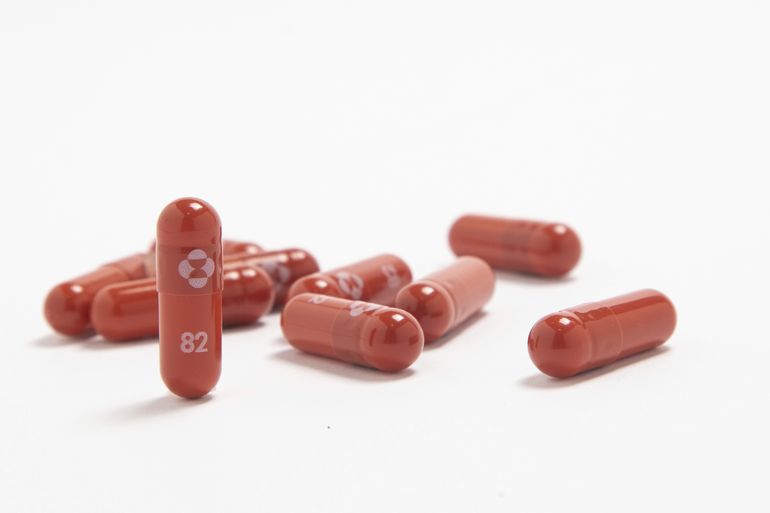 FDA: píldora COVID de Merck es eficaz, pero se revisará