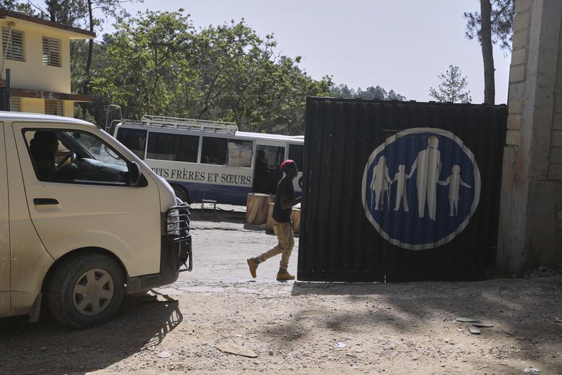 La entrada del orfanato Saint-Helene en Kenscoff en Puerto Príncipe, Haití, el 4 de agosto del 2025. (AP foto/Odelyn Joseph)
