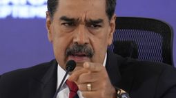 El presidente de Venezuela, Nicolás Maduro, habla durante una conferencia de prensa en Caracas, Venezuela, el lunes 1 de septiembre de 2025. (AP Foto/Ariana Cubillos)