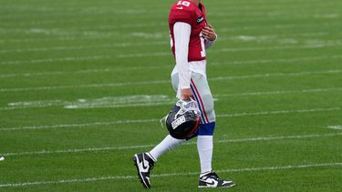 JJ McCarthy, quarterback de los Giants de Nueva York, se marcha tras una práctica el miércoles 30 de septiembre de 2026 (AP Foto/Seth Wenig)