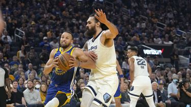 Curry y Thompson llevan a Warriors a la final del Oeste