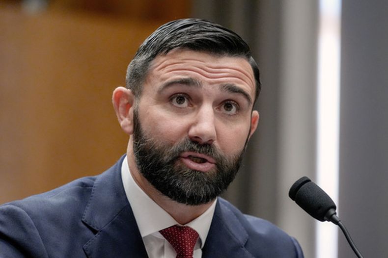 ARCHIVO - Cameron Hamilton testifica durante una audiencia para examinar su nominación como administrador de la Agencia Federal para el Manejo de Emergencias, el 17 de junio de 2026, en el Capitolio en Washington. (AP Foto/Mariam Zuhaib, archivo)