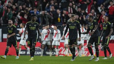 El Madrid se estrella en Vallecas y el Barcelona queda líder
