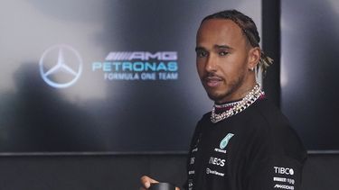 Hamilton rechaza norma de FIA sobre perforaciones corporales
