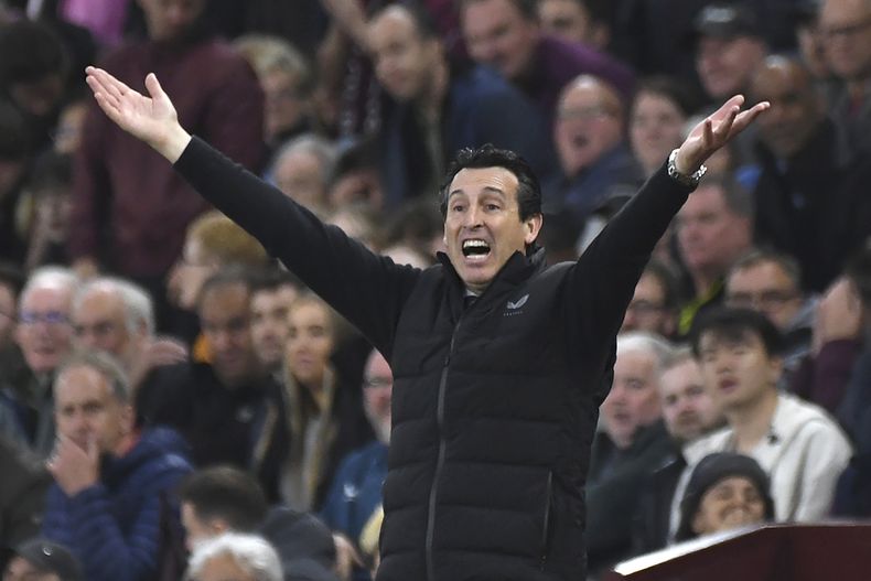 El técnico de Aston Villa Unai Emery durante el partido contra Liverpool en la Liga Premier, el lunes 13 de mayo de 2024. (AP Foto/Rui Vieira)