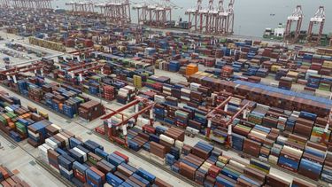 Contenedores de carga en el puerto de Guangzhou en el distrito Nansha en la provincia de Guangdong, China, el 17 de abril del 2025. (AP foto/Ng Han Guan)