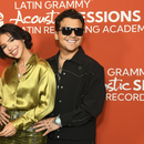 Nodal le baja el vestido a Ángela en los Latin Grammys como lo hacía con Cazzu