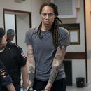 Griner comienza a purgar condena en colonia penal rusa