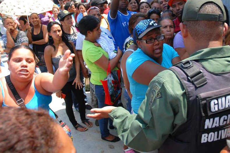 Los usuarios de la red de automercados del régimen rechazan la implementación obligatoria del sistema biométrico o de captahuellas