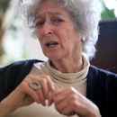 ARCHIVO - La autora Lore Segal durante una entrevista en Nueva York, el 19 de febrero de 2010. (Foto AP/Mary Altaffer, archivo)