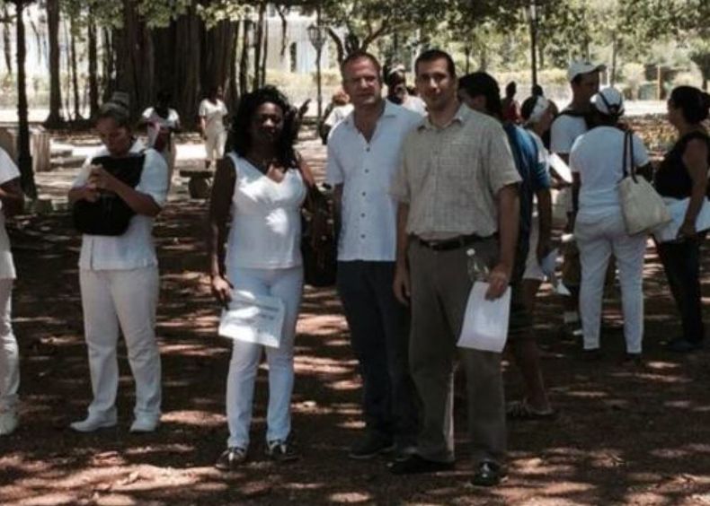 Diputado chileno Felipe Kast en La Habana junto a Berta Soler y Antonio Rodiles.