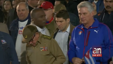 mientras la habana esta destrozada por tornado el regimen organiza la marcha de las antorchas