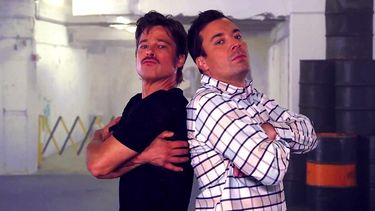 americateve | El actor y el comediante descubrieron una nueva y, al parecer, muy efectiva forma de comunicarse. En un sketch, ambos mostraron sus mejores movimientos