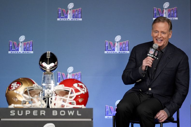 Roger Goodell, comisionado de la NFL, dio la nota cuando informó que los Eagles de Filadelfia serán locales en el primer partido de temporada regular de la liga se juegue en Brasil, el viernes 6 de septiembre. Goodell habló en conferencia de prensa en el marco del Super Bowl 58, el lunes 5 de febrero de 2024, en Las Vegas. (AP Foto/Matt York)