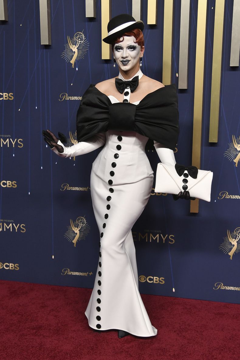 Suzie Toot llega a la 77.ª edición de los Premios Emmy el domingo 14 de septiembre de 2025 en el Teatro Peacock de Los Ángeles. (Foto Richard Shotwell/Invision/AP)