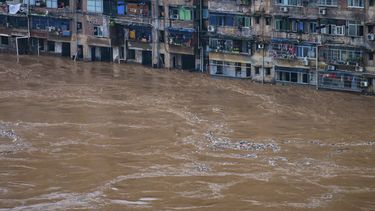 Lluvias e inundaciones dejan al menos 120 muertos en China